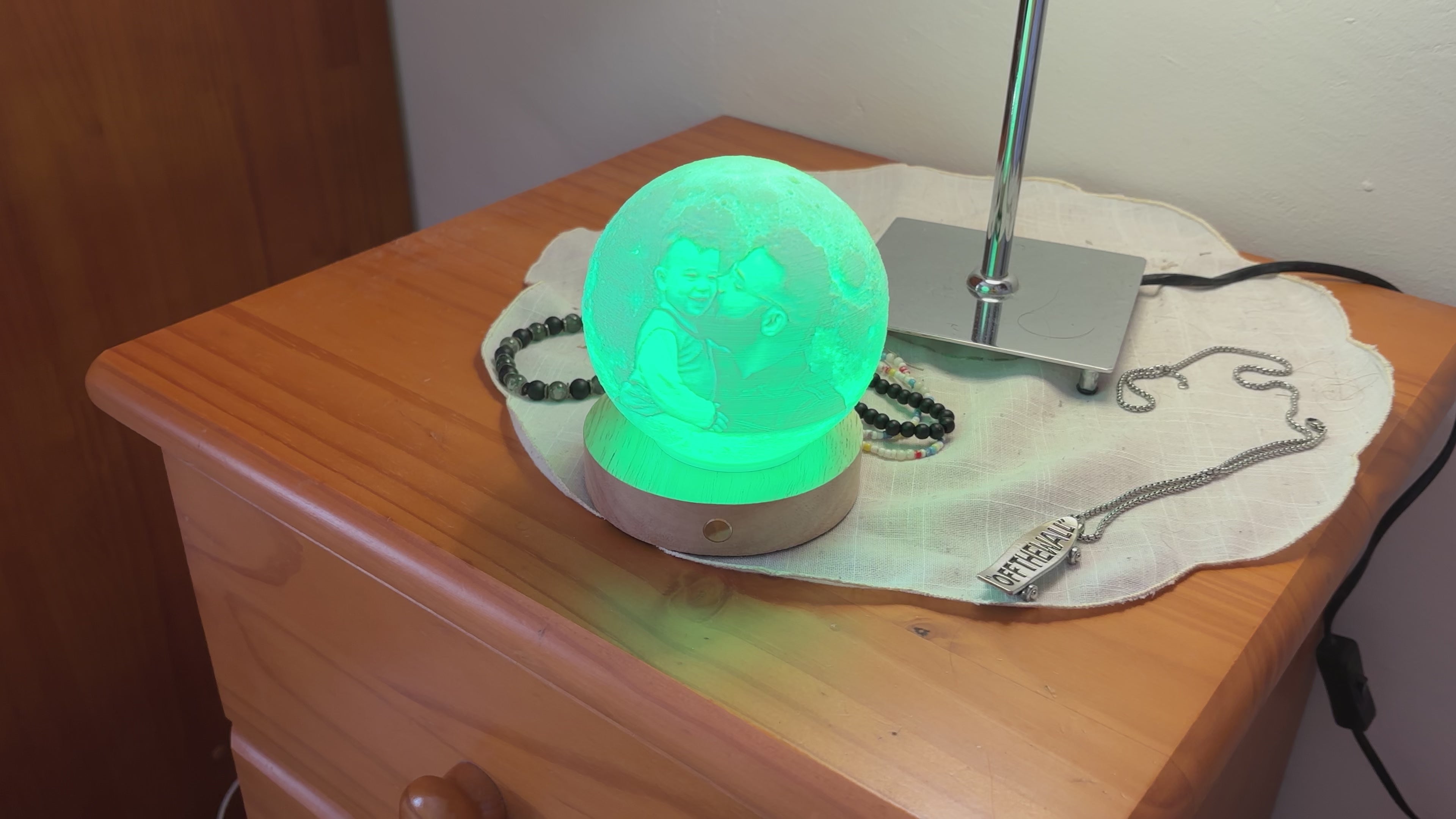 Lámpara lunar inalámbrica multicolor